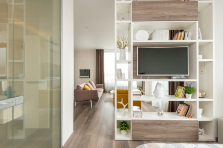 10 Tips for modern shelving in wood to keep things in style